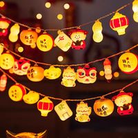 Chinesischer Stil Rote Festliche Atmosphäre Szenendekoration mit Bunten Lichtern Geeignet für Feiertags- und Weihnachtsdekoration