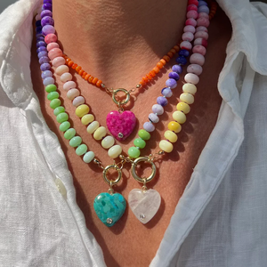 Collier de perles coloré personnalisé pour femmes, perles de verre, pendentif en forme de cœur de fleur, collier de perles fait à la main - Product Image 1