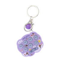 Vente en gros de porte-clés créatif Cloud Hamster Machine Etudiant Sac à dos Pendentif Puzzle Jouet Porte-clés Machine à griffes Petit cadeau