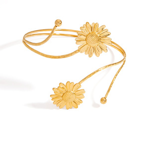 กำไลข้อมือสแตนเลสลายดาว ชุบทอง 18K เครื่องประดับแฟชั่นผู้หญิง ดีไซน์เก๋ไก๋แบบพันรอบ รูปทรงไม่สม่ำเสมอ - Product Image 5