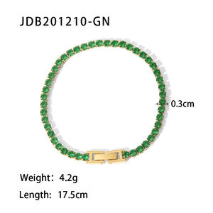Bracelet manchette martelé de luxe vintage en acier inoxydable plaqué or 18 carats pour femme, avec zircon en verre vert rond, idéal comme cadeau de mariage - Product Image 6