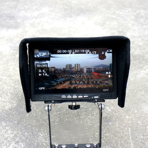 Monitor Portátil FPV de 5 Pulgadas con Antena Dual, Receptor de 5.8GHz y 40 Canales, DVR para Drones - Product Image 1