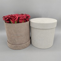 Boîtes rondes en carton de luxe en velours avec matériaux recyclés, pelliculage mat et gaufrage pour emballage cadeau