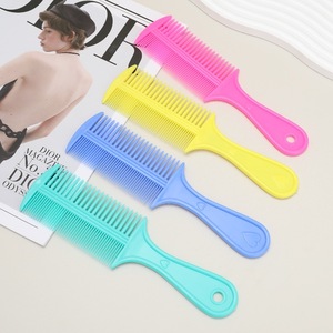 Brosse <span class=keywords><strong>peigne</strong></span> en plastique double face à dents grossières et à dents fines de couleur bonbon en gros pour un <span class=keywords><strong>meilleur</strong></span> style logo personnalisé - Product Image 1