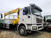 Camion-grue HOWO 6X4 fiable avec grue de 10 tonnes en option, moteur Weichai, largement utilisé pour la construction