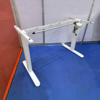 Bureau assis-debout électrique moderne à moteur unique, blanc, ergonomique, réglable en hauteur, avec base en fer, pour poste de travail informatique