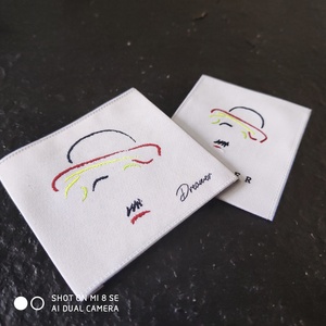 Tùy Chỉnh Logo In Thời Trang An Toàn Dệt Nhãn Sew On Thiết Kế Dệt Nhãn Màu Vàng Có Thể Giặt Nhãn Hiệu Riêng Cho Quần Áo - Product Image 4
