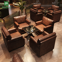 Tables et chaises de taverne rétro haut de gamme personnalisées, ensemble de meubles de bar commerciaux pour bars à cigares et whisky, canapé en cuir inclus