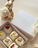 Boîte en papier haut de gamme personnalisée pour macarons avec ruban et compartiment, finition mate, pour emporter des friandises