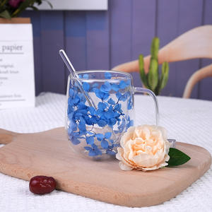 Vaso de cristal de doble capa con flores naturales al por mayor, estilo INS, regalo, vaso para zumo, taza de arena de pétalos de lujo ligero para uso doméstico - Product Image 5