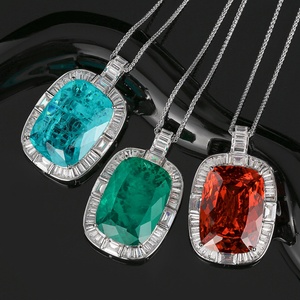Collier pendentif en laiton de style floral avec grand coussin en zircon cubique, finition polie de qualité supérieure, pour femme, usage quotidien - Product Image 1