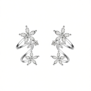 Eleganti Orecchini a Perno con Fiore in Argento 925 Placcato Oro Bianco, Cristallo e Strass Taglio Marquise, Montatura a Griffe, Gioielli Romantici da Sposa - Product Image 1