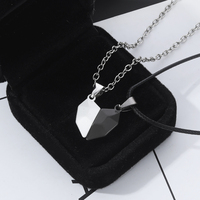 KISSWIFE Collier Magnétique Deux Âmes Un Cœur Pendentif Aimant Créatif en Pierre Souhaitée pour les Couples Amoureux Cadeau