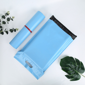 Sacchetti di imballaggio per spedizione postale in plastica personalizzati borsa per corriere Design di aggiornamento borse di spedizione con manico in Polymailer per vestiti - Product Image 3