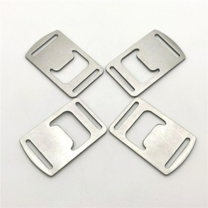 Regali promozionali Logo personalizzato cordino portafoglio in acciaio inossidabile dimensioni apribottiglie per <span class=keywords><strong>birra</strong></span> a forma di carta in metallo - Product Image 5