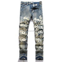 Jeans brodés streetwear punk de grande taille, coupe ample, lavable, avec boutons en cristal et rivets, motifs imprimés hip hop, coupe skinny