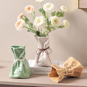 Jarrón de Resina Minimalista Estilo Crema para Flores Frescas, Decoración del Hogar, Pieza de Arte para Escritorio, Decoración Floral - Product Image 1