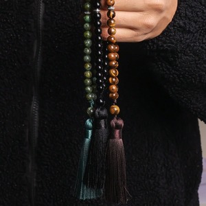 Bracciale con 33 Perle Rotonde in Pietra Naturale <span class=keywords><strong>di</strong></span> Pino Africano, Cristallo Curativo, con Nappa - Ingrosso Fabbrica - Product Image 5