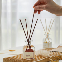 Nouvel arrivage Diffuseur de parfum de luxe Ensembles de diffuseurs de roseaux d'huile essentielle d'aromathérapie pour la maison et la chambre à coucher avec bâton aromatique