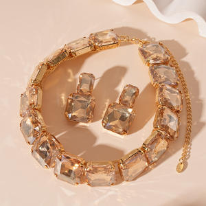 סט תכשיטים אופנתי מוגזם לנשים, שרשרת גדולה ומרשימה ואיכותית, עגילי אבן, להיט מכירות - Product Image 4