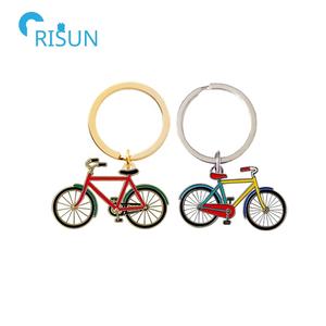Porte-clés de vélo personnalisés en émail souple ou dur pour cyclistes – Fabrication sur mesure - Product Image 2