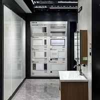 Solution clé en main pour l'aménagement intérieur de salle d'exposition d'articles sanitaires, design moderne pour salle de bain, présentoirs de douche et équipements de magasin.