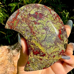 Qualité incroyable et super qualité sur <span class=keywords><strong>Soha</strong></span> Agate Natural African Blood Stone Polished Moons pour la fabrication de bijoux et de cadeaux en vente - Product Image 1