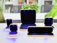 Boîte à bijoux LED octogonale dorée, éclairée, avec logo personnalisé, emballage cadeau