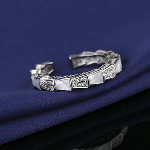 แหวนงูดีไซน์หรูหรา ชุบทองคำขาว ประดับเพชรเต็มวง ปรับขนาดได้ แหวนงูประดับเพชรคิวบิกเซอร์โคเนีย สำหรับผู้หญิงและเด็กผู้หญิง - Product Image 2