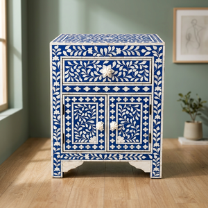 Mueble de Madera con Incrustaciones de Hueso Azul, Diseño Oriental con Patrón Floral, Hecho a Mano, Mesa Auxiliar con Cajones y Puertas - Product Image 1