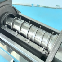 Industriële zware-duty mega hopper efficiënte commerciële koudgeperste sinaasappelsapmachine, citroen-, ananas- en calamansi-sapcentrifuge