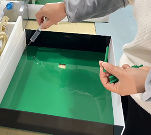 Exhibidor de Acrílico Blanco para Power Bank con Luz LED, Soporte en Forma de L de Perspex para Accesorios de Teléfono, Exhibidor para Tienda - Product Image 6