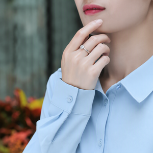 S925 银质高级珠宝戒指 镀铑多切割单石莫桑石戒指 女士订婚戒指 高端莫桑石戒指 - Product Image 4