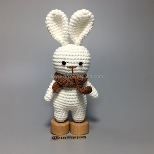 ToysKing Ensemble cadeau pour nouveau-né 100% fait main au <span class=keywords><strong>crochet</strong></span>, jouet lapin, hochet en bois de hêtre, brosse en poils de chèvre, signe du zodiaque - Product Image 4