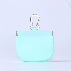 Nouvelle pochette de rangement en silicone pour pièces de monnaie avec sangle de transport et boucle, enveloppe rouge en silicone, pochette de rangement pour écouteurs et clés - Product Image 3