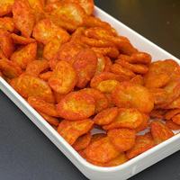 Kacang-kacangan pedas renyah, irisan kacang-kacangan sehat