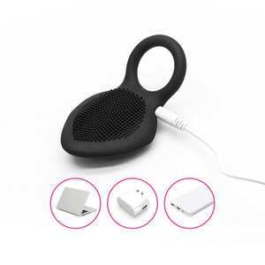 Mann und Frau schütteln ihren Penis zusammen mit einem männlichen Penisring, ein männliches Sexspielzeug - Product Image 4