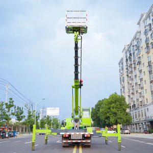 Camión Plataforma Elevadora de 30 Metros de 7 Secciones de la Marca Reconocida 1SUZU con Cesta de Aluminio y Plataforma Aislante - Product Image 1