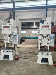 <span class=keywords><strong>Prensa</strong></span> Punzonadora Hidráulica CNC Automática de Alta Calidad y Bajo Costo de 25t, Tipo C, Alta Productividad, Bomba de Motor de Marca - Product Image 4