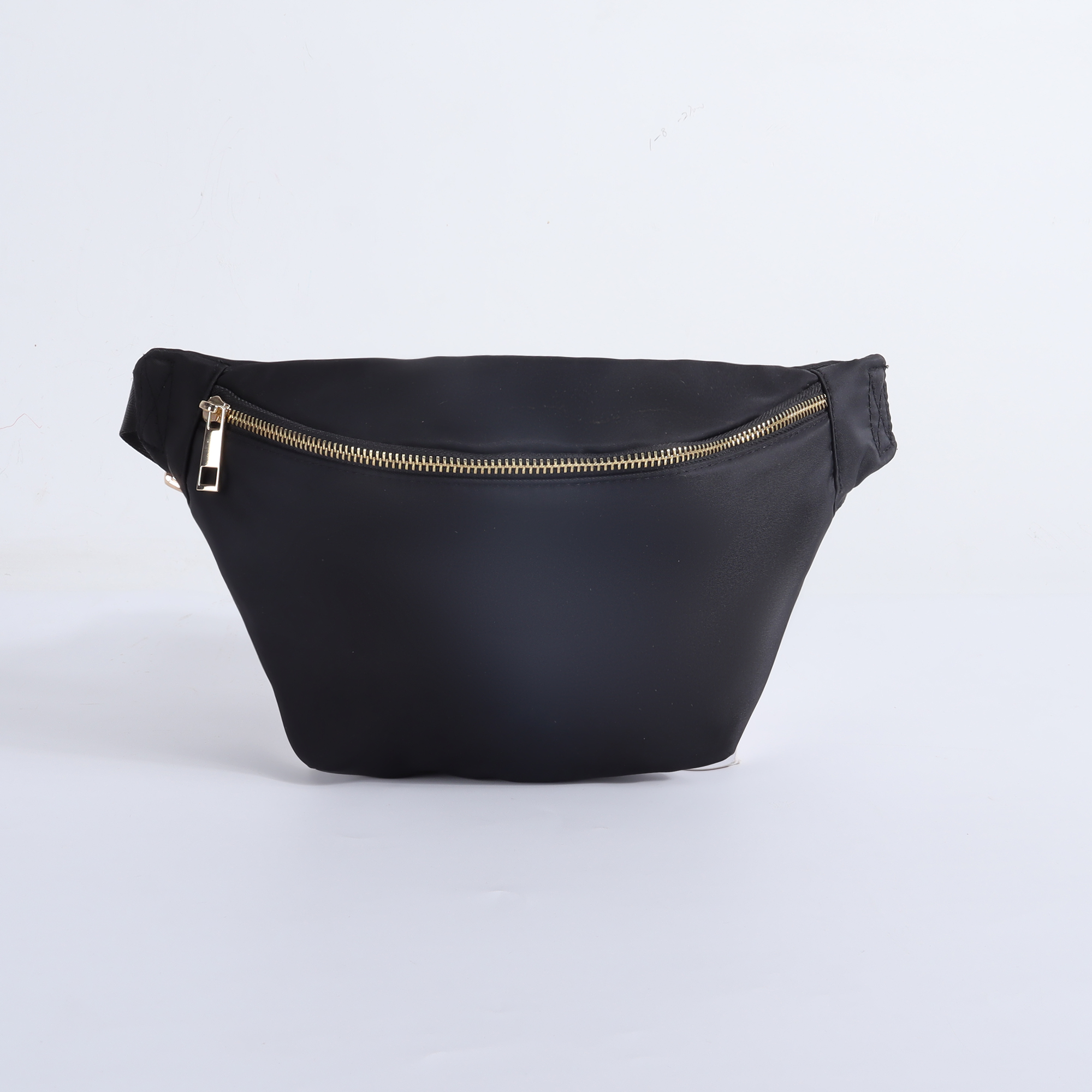 แฟนนี่สีดำขนาดใหญ่