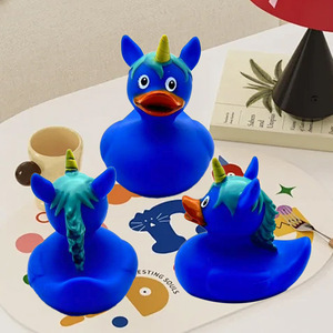 Anatre di Gomma Ecologiche Promozionali MCtoy da 3 Pollici, Unicorno Blu, Giocattoli Galleggianti per il Bagno con Logo Personalizzato, Giocattoli da Bagno Antistress in Bulk - Product Image 4