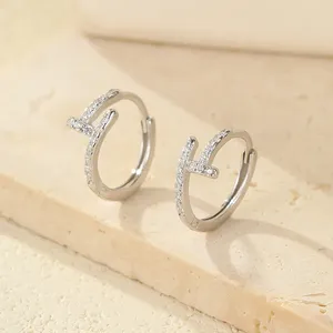 Boucles d'oreilles Huggie en argent sterling 925 en forme de clou avec zircon pavé, bijoux minimalistes délicats - Product Image 5