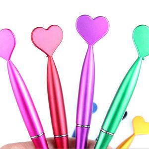 ปากกาลูกลื่นดีไซน์รูปหัวใจ ปากกาลูกลื่นพลาสติกแบบ OEM มีสีให้เลือกมากขึ้น สินค้าส่งเสริมการขายพร้อมรีฟิล<span class=keywords><strong>ฟรี</strong></span> - Product Image 4