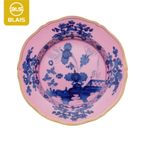 Ensembles d'assiettes en céramique à bord doré motif floral rose-violet pour événements de mariage option de location de restauration disponible