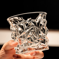 En stock ensemble de carafe en verre de whisky à motif de fissure de glace, verres à vin, chopes à bière en verre de cristal