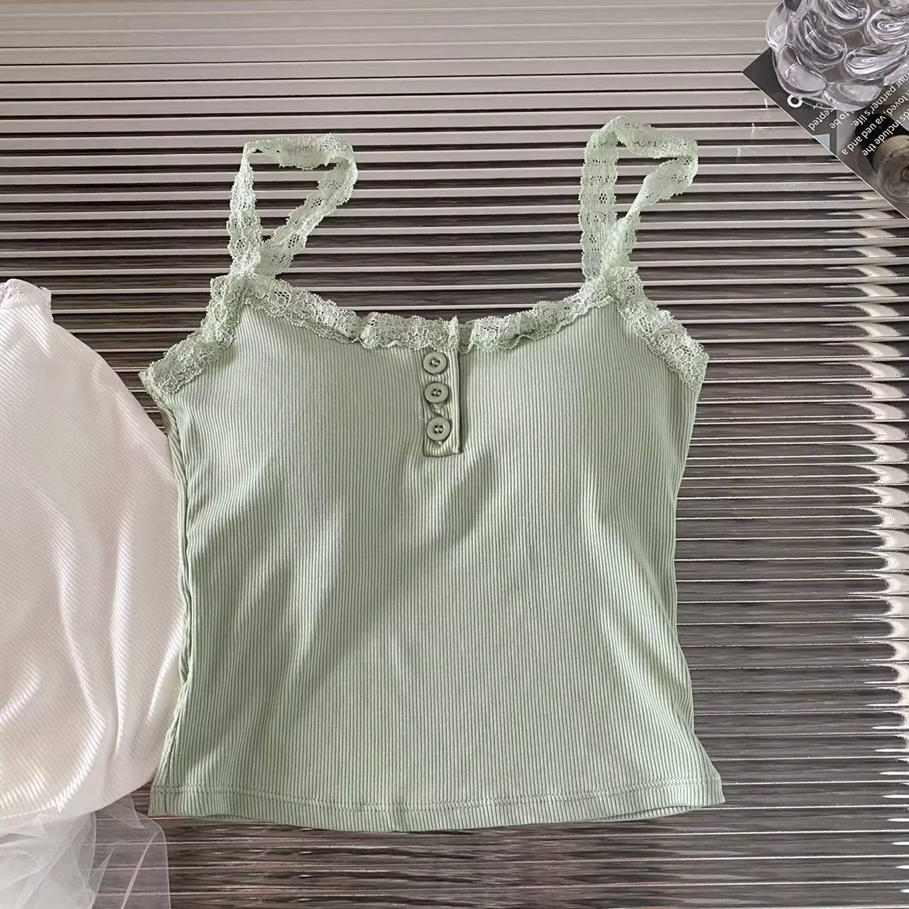 สีเขียวอ่อน