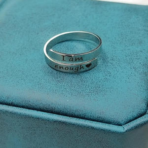 แหวนทอง 18K ดีไซน์ I Am Enough สุดฮิต ปรับขนาดได้ ผลิตจากสแตนเลสสตีล - Product Image 6