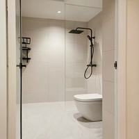 Paroi de douche droite moderne sans cadre sur mesure pour hôtel et appartement, séparation humide/sec, verre revêtu 8 mm