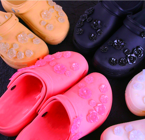 Vente en gros de sandales, sabots classiques, mules et pantoufles médicales de jardin personnalisées en EVA pour hommes, femmes et enfants - Product Image 2