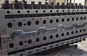 Ligne d'extrusion de feuilles en plastique recyclé PC PS PMMA, section transversale creuse <span class=keywords><strong>ondulée</strong></span>, extrudeuses de <span class=keywords><strong>polycarbonate</strong></span> optique trapézoïdales - Product Image 6
